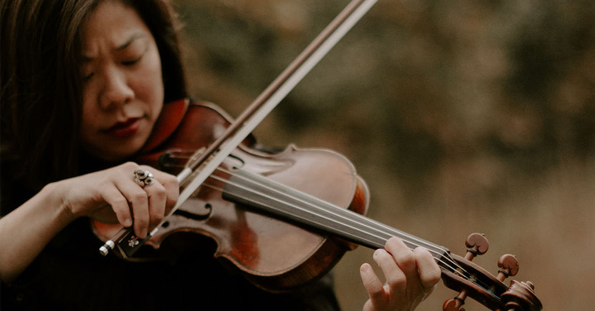 A photo of violinist Janet Lyu