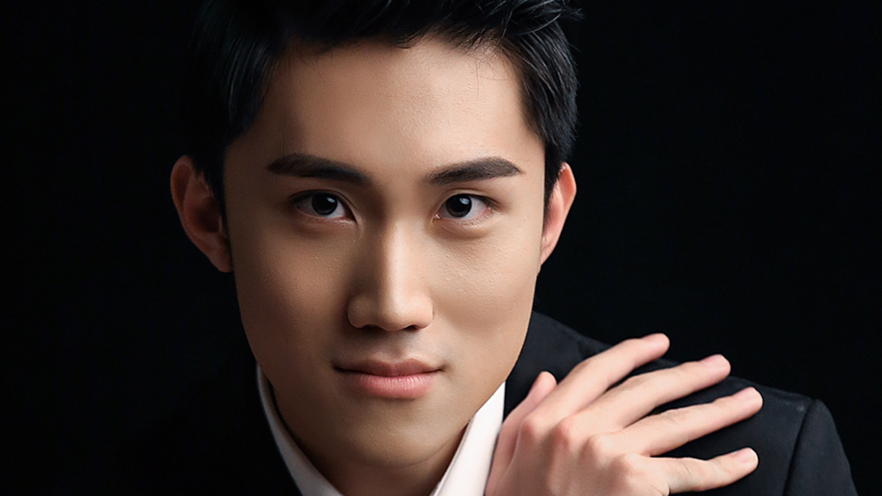 A photo of Zac Wang.